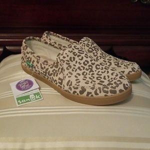 Sanuk Pair O Dice Suede comfort shoes